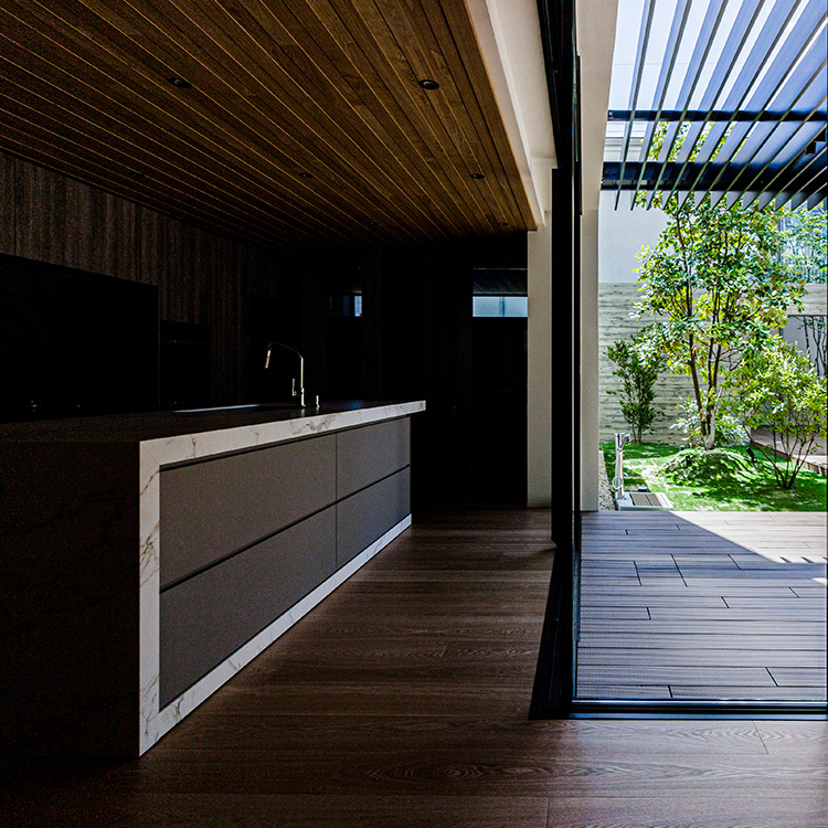 高級住宅 Mc-residence 邸宅 中庭 3階建て住宅 cassina カッシーナ arflex アルフレックス primavera プリマヴェーラ decoryugo 輪鼓装飾店 植栽と建築 アウトドアリビング RC造 arstudio ism. 建築家 高級住宅街 リュクスなキッチン luxe｜田畑雅行｜ar'teryx｜建築設計室 アーキテリクス｜名古屋 建築家 設計事務所｜高級住宅