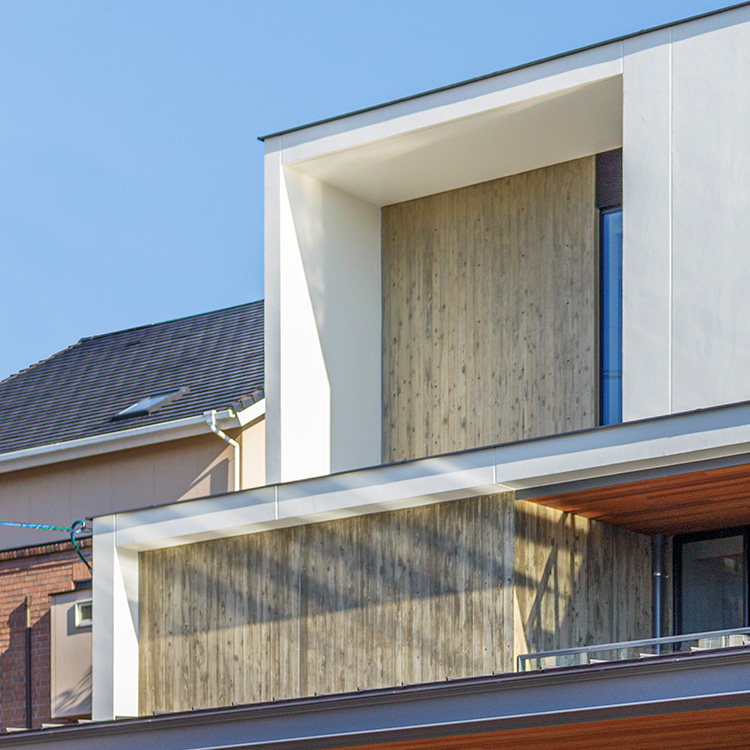 高級住宅 Tk-residence 中庭 傾斜地 邸宅 シンボルツリー 3階建て住宅 雑木庭 cassina カッシーナ arflex アルフレックス primavera プリマヴェーラ decoryugo 輪鼓装飾店 植栽と建築 アウトドアリビング RC造 鉄筋コンクリート造 杉板打ち放し arstudio ism. 建築家 高級住宅街 シンプルモダン｜田畑雅行｜ar'teryx｜建築設計室 アーキテリクス｜名古屋 建築家 設計事務所｜高級住宅